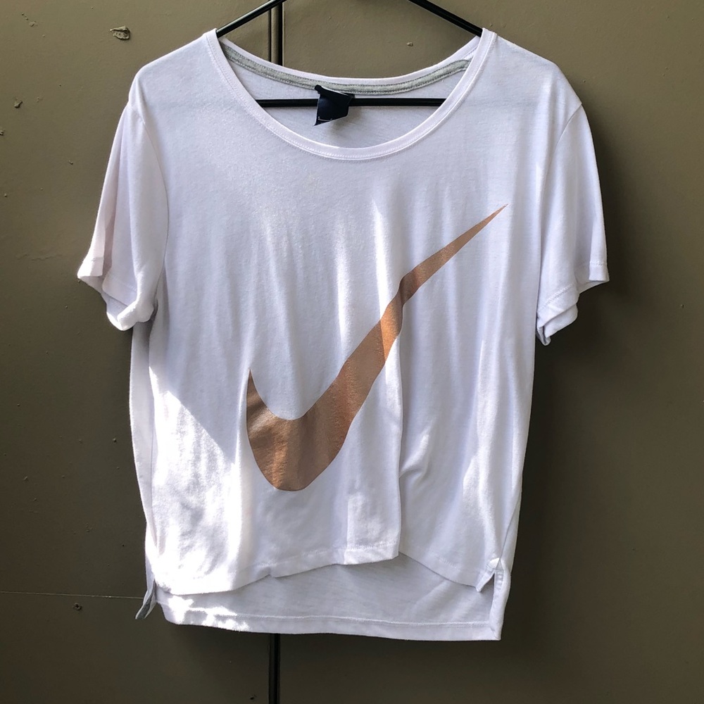 Nike works out T-shirt (crop top)